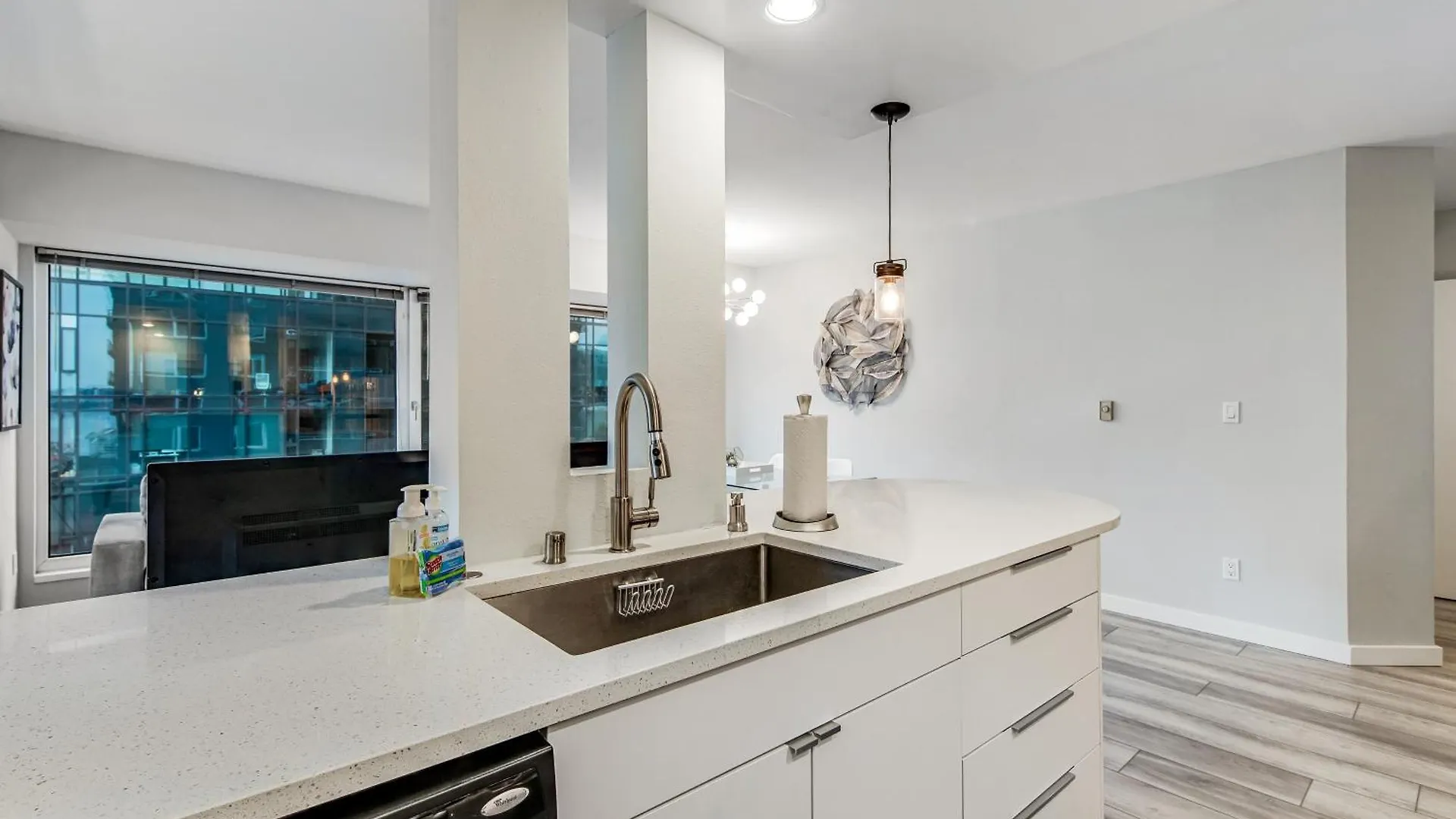 Newmark Tower Seattle Apartment